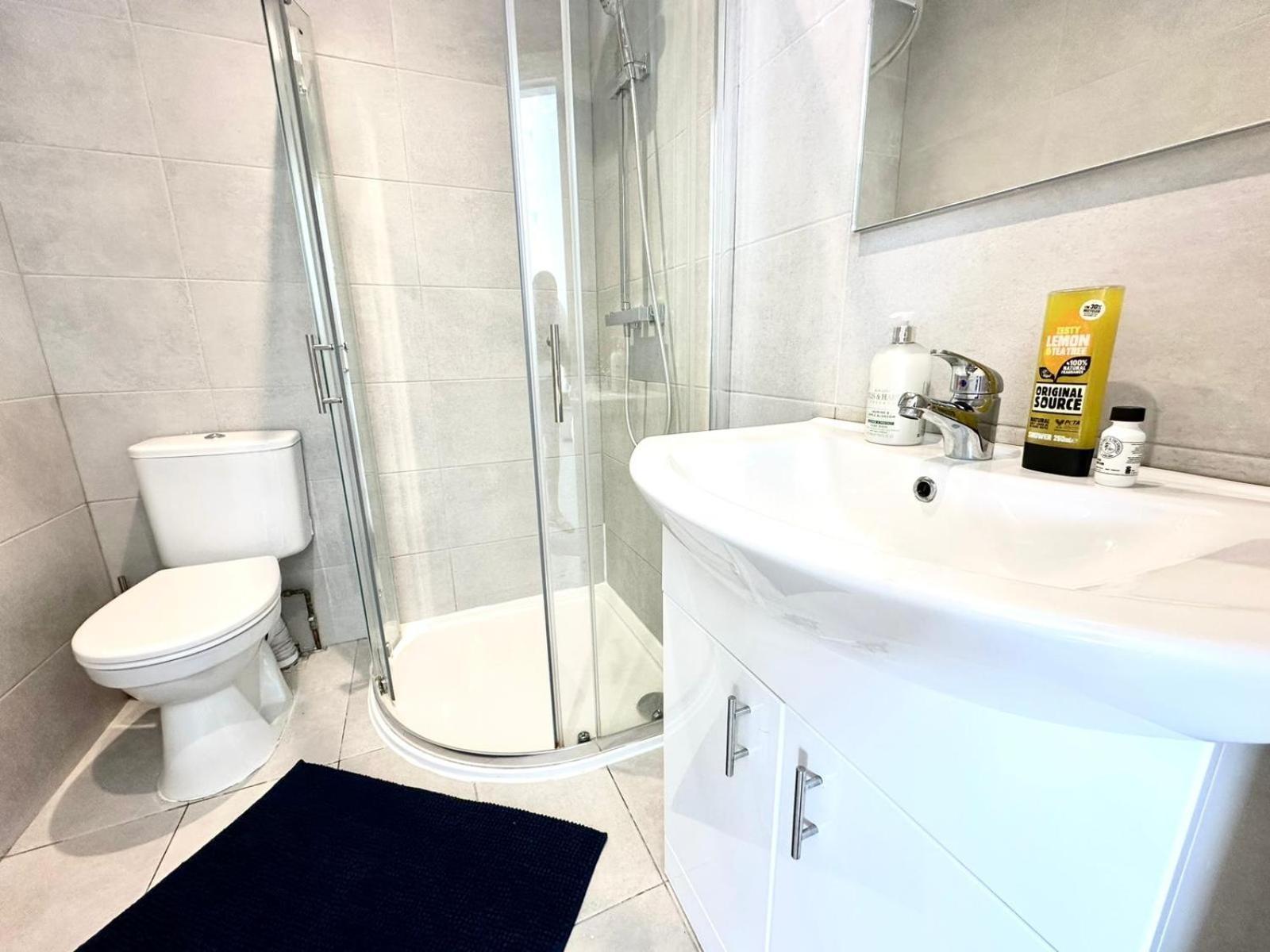 Sunny Modern, Private Apartment,15 Mins To Central London Гендон Екстер'єр фото