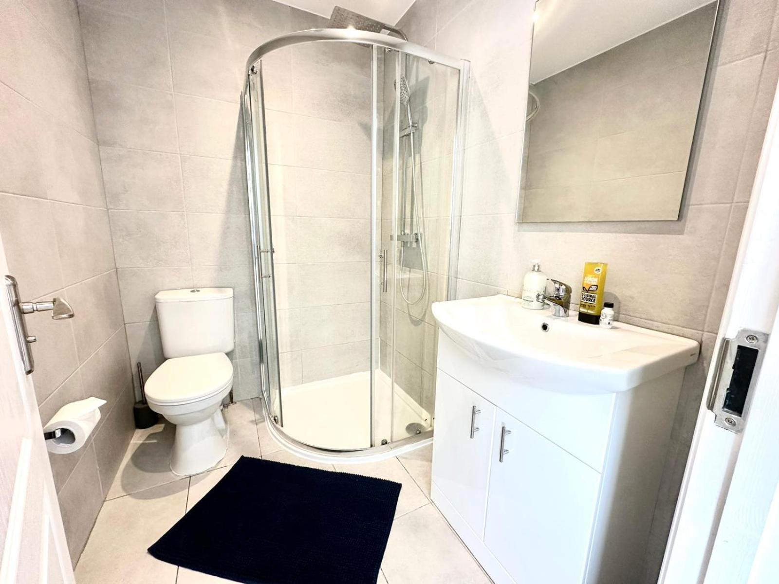 Sunny Modern, Private Apartment,15 Mins To Central London Гендон Екстер'єр фото
